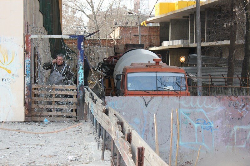 В Днепре митинговали под недостроенной многоэтажкой 6