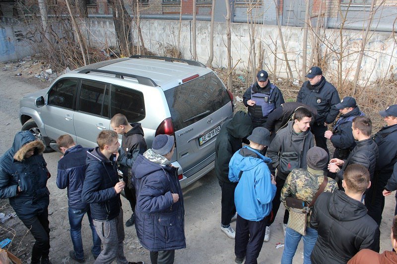 В Днепре митинговали под недостроенной многоэтажкой 11
