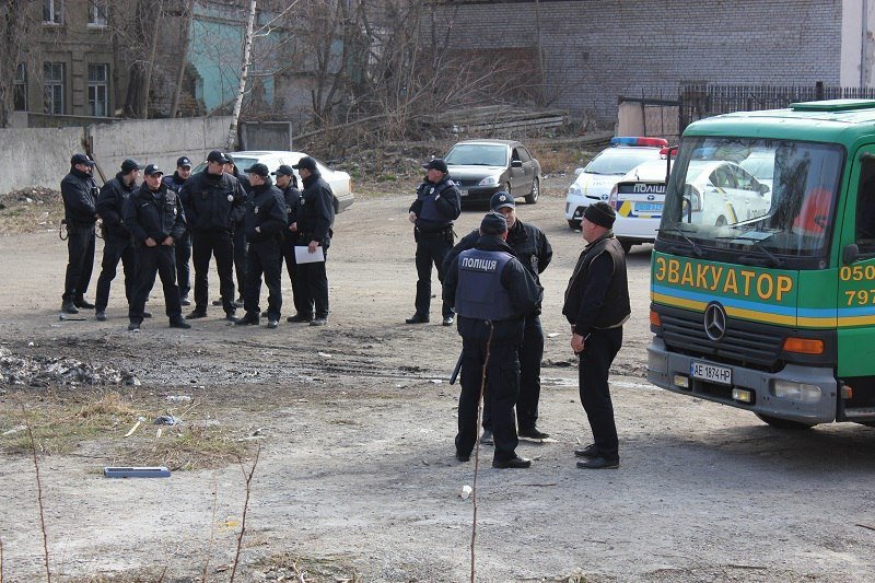 В Днепре митинговали под недостроенной многоэтажкой 12