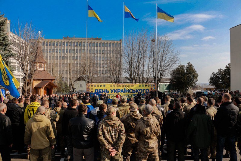 Песни, награды и встречи побратимов: в Днепре отметили День Добровольца 3