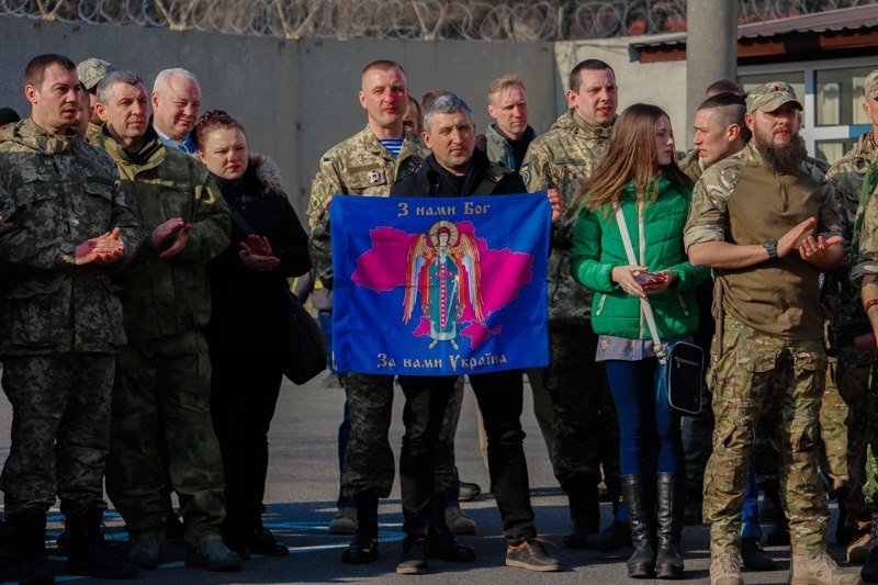 Песни, награды и встречи побратимов: в Днепре отметили День Добровольца 11