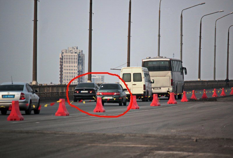 Получи ответ: продолжают ли автомобили ездить по Новому мосту 9