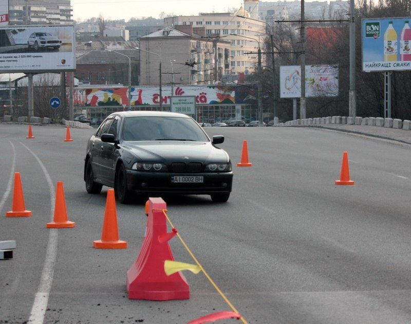 Получи ответ: продолжают ли автомобили ездить по Новому мосту 15