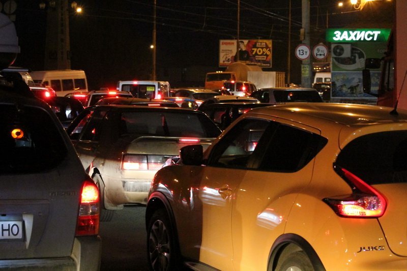 Старый мост застрял в пробке: сразу несколько происшествий на одном участке 7