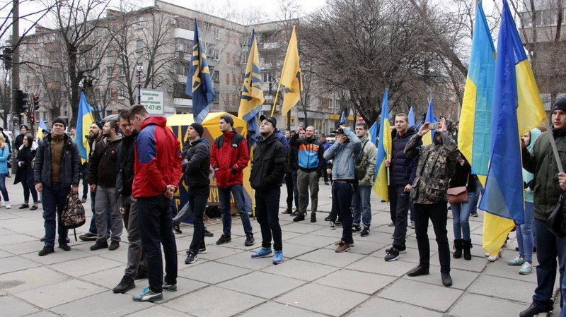 Митинг под Сбербанком России в Днепре: заварушки и цементирование входа активистами 5