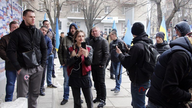 Митинг под Сбербанком России в Днепре: заварушки и цементирование входа активистами 6
