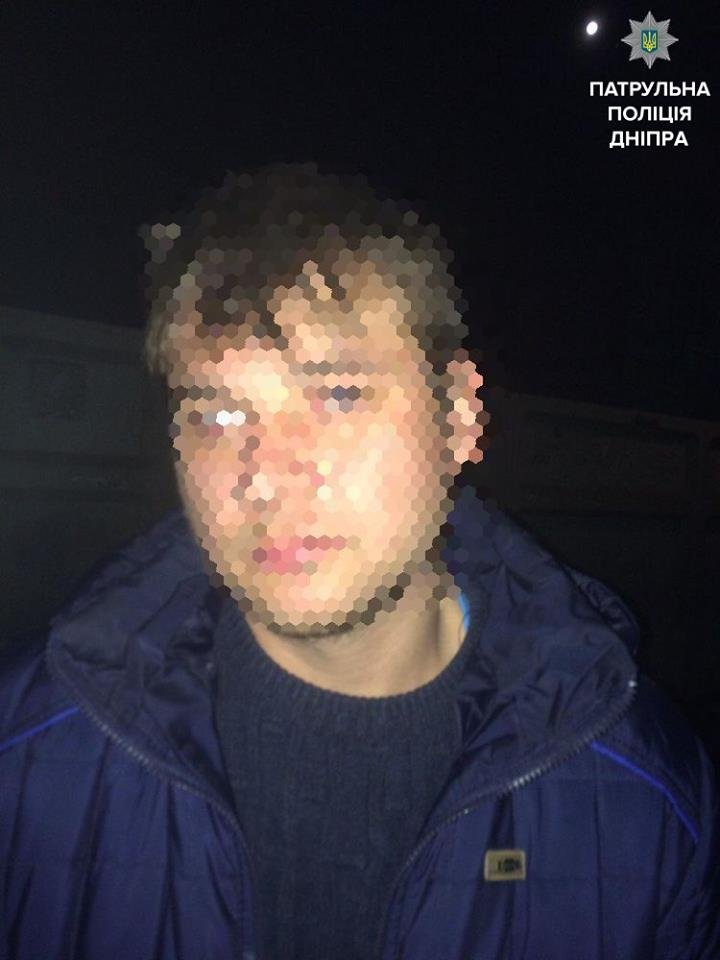 В Днепре патрульные ловили злоумышленников на вокзале 2
