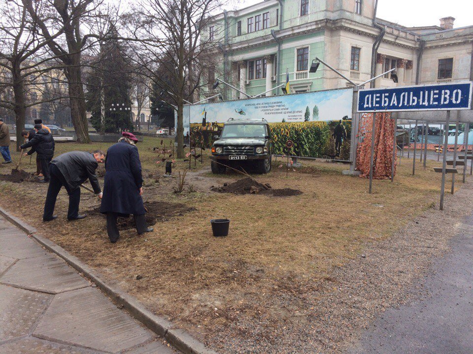 В Днепре высадили вишневую аллею в память о погибших бойцах АТО 7