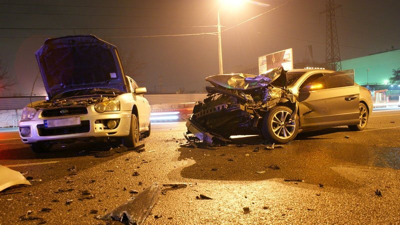 Неожиданный светофор: на Набережной столкнулись два автомобиля 9