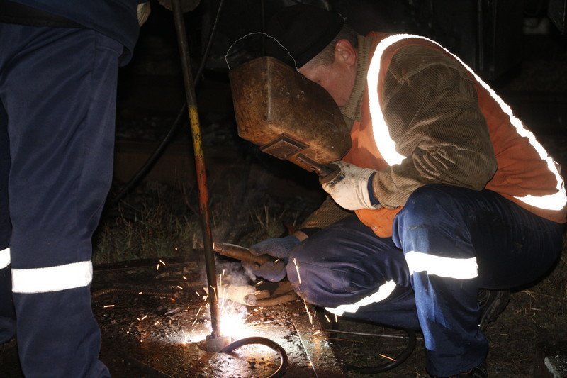 На улице Шинной работал железнодорожный кран: наконец-то отремонтировали переезд 3