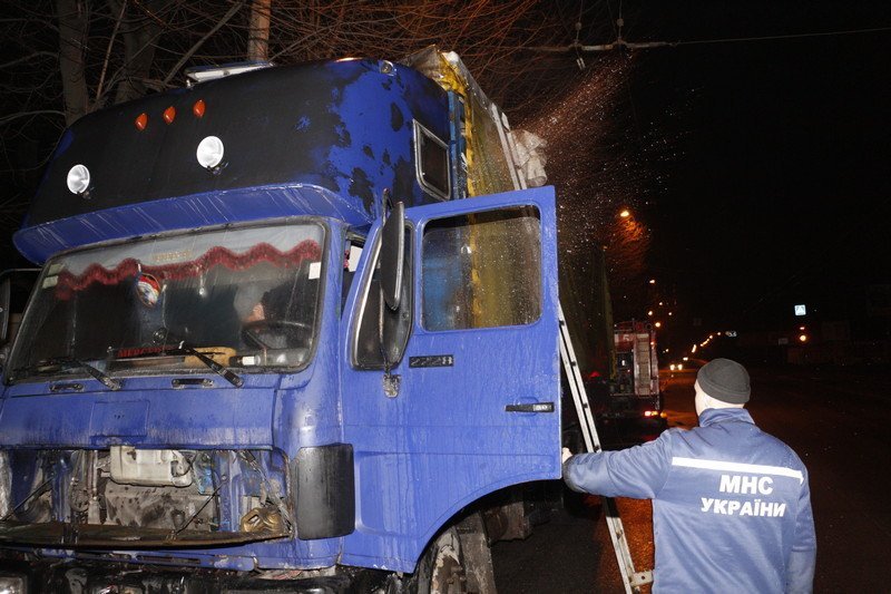 В Днепре на улице Макарова горел грузовик 7