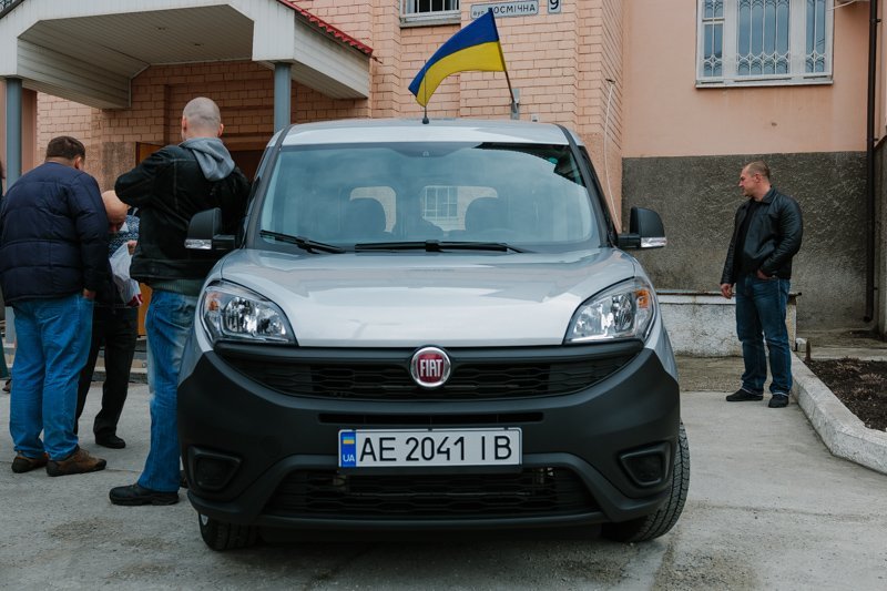 Филатов передал центру социальной помощи новое авто 1