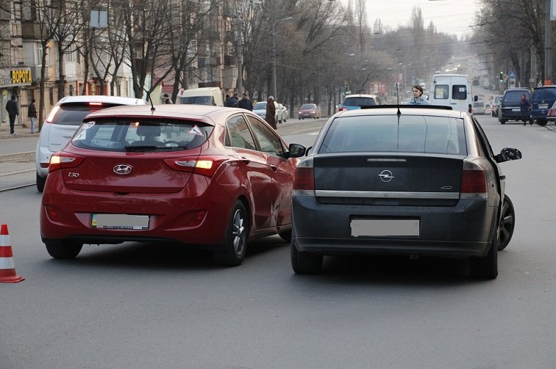 ДТП, погоня и перестрелка на проспекте Хмельницкого: подробности от полиции и очевидцев 4