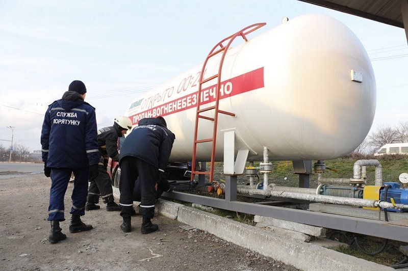 Днепровский камикадзе: на Тополе водитель Audi влетел в газовую заправку и пытался ее подорвать 2