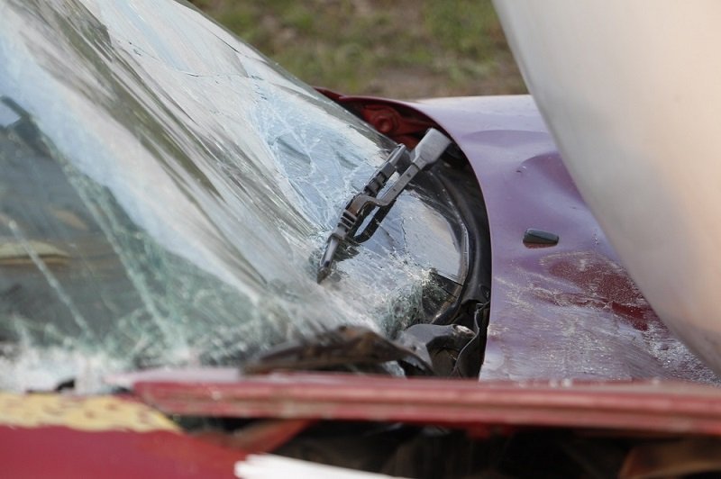 Днепровский камикадзе: на Тополе водитель Audi влетел в газовую заправку и пытался ее подорвать 9