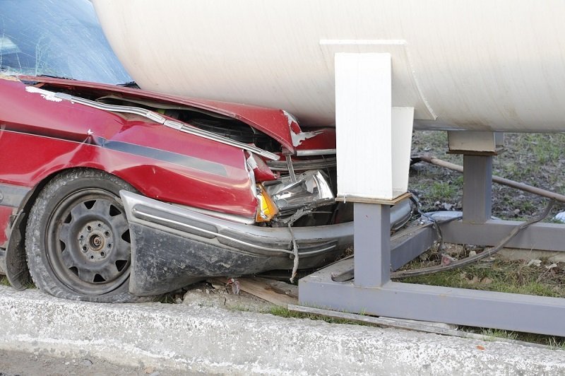 Днепровский камикадзе: на Тополе водитель Audi влетел в газовую заправку и пытался ее подорвать 12