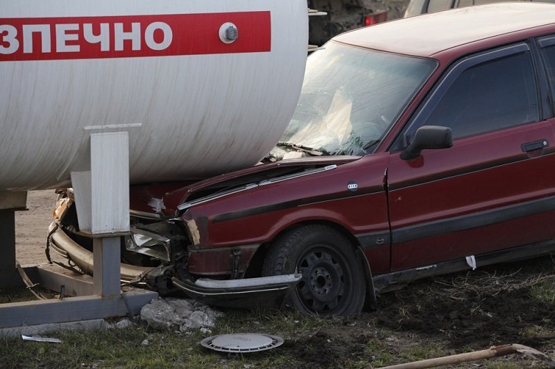 Днепровский камикадзе: на Тополе водитель Audi влетел в газовую заправку и пытался ее подорвать 17