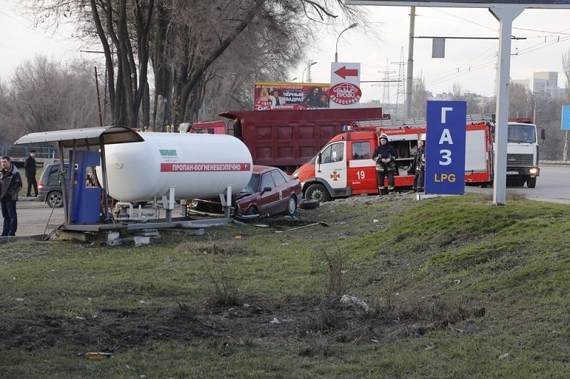 Днепровский камикадзе: на Тополе водитель Audi влетел в газовую заправку и пытался ее подорвать 18