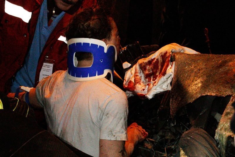 Страшное ДТП на Набережной Заводской: тело парня вырезали из разбитого авто 5