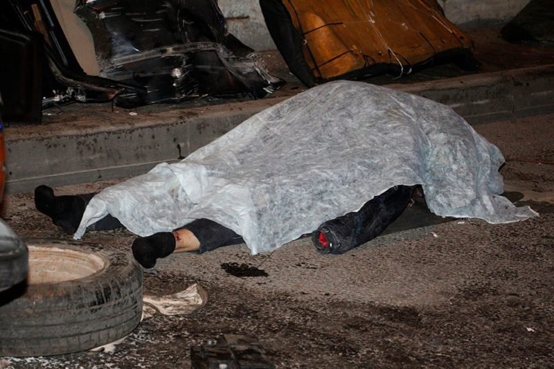 Страшное ДТП на Набережной Заводской: тело парня вырезали из разбитого авто 8