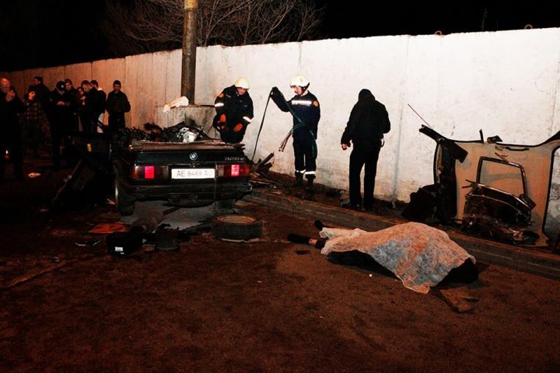 Страшное ДТП на Набережной Заводской: тело парня вырезали из разбитого авто 9