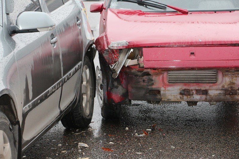 ДТП на Донецком шоссе: Таврия "встряла" между двумя автомобилями 5