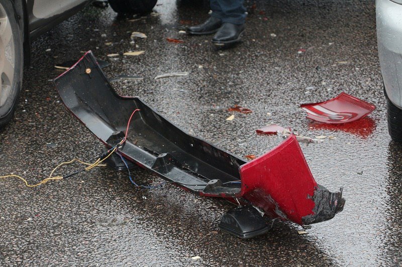 ДТП на Донецком шоссе: Таврия "встряла" между двумя автомобилями 6