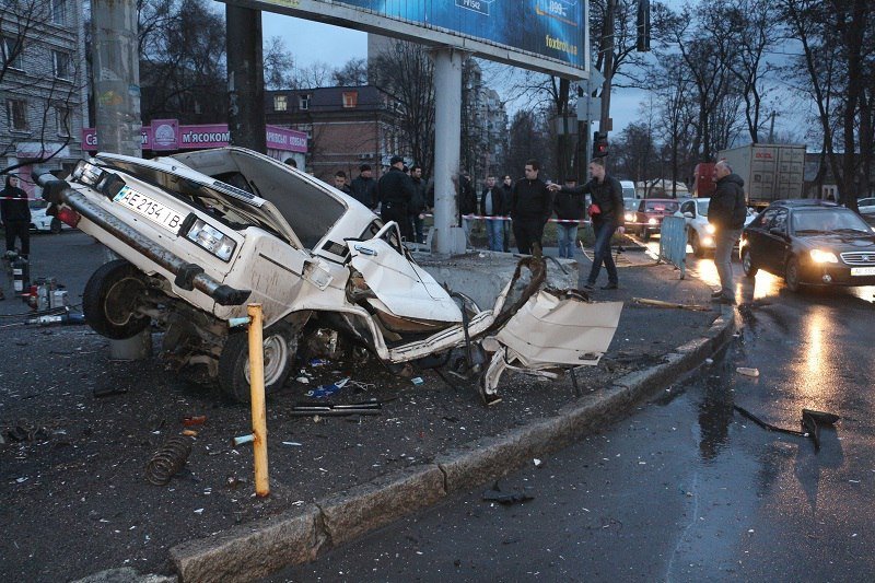 Жуткое ДТП внизу Рабочей: погиб человек 4