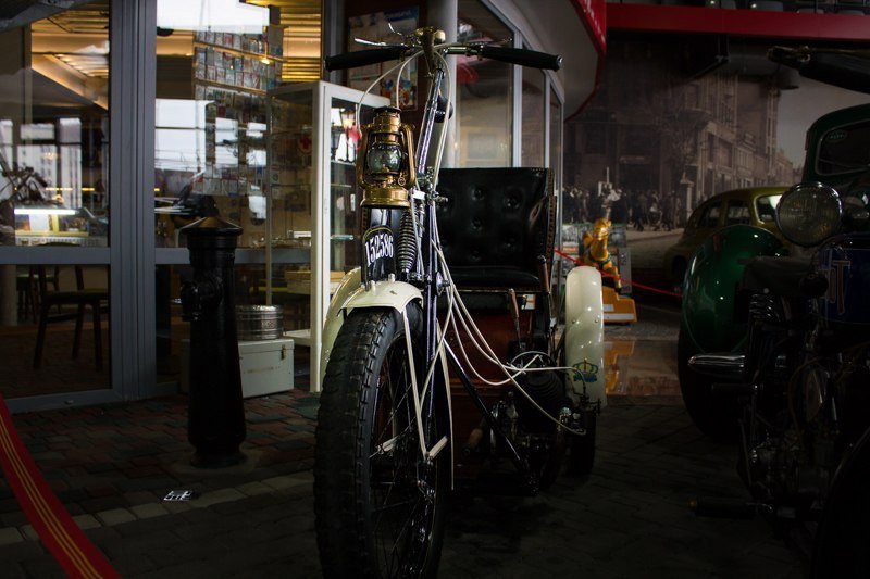 В Днепре представили уникальные французские ретро мотоциклы 3