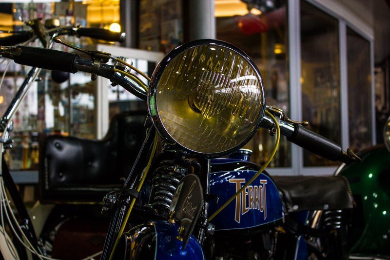 В Днепре представили уникальные французские ретро мотоциклы 4