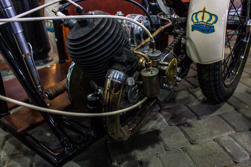 В Днепре представили уникальные французские ретро мотоциклы 9