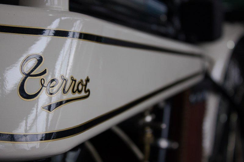 В Днепре представили уникальные французские ретро мотоциклы 15