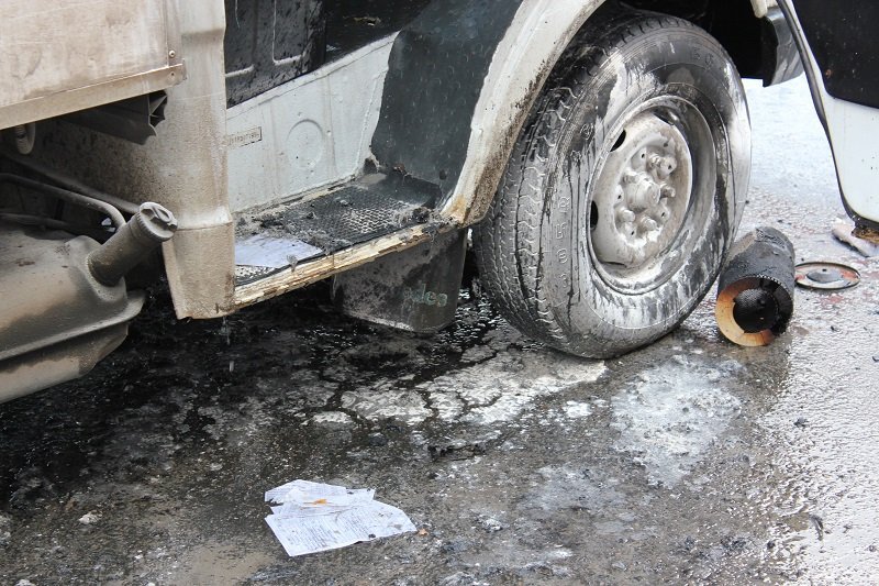 Возле Екатеринославского бульвара горел грузовик "Ласунка" с мороженым 2