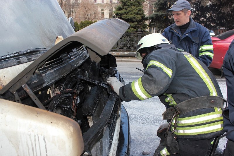Возле Екатеринославского бульвара горел грузовик "Ласунка" с мороженым 8