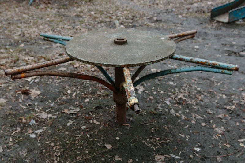 Ржавые горки и сломанные качели: ТОП-5 жутких детских площадок Днепра 7