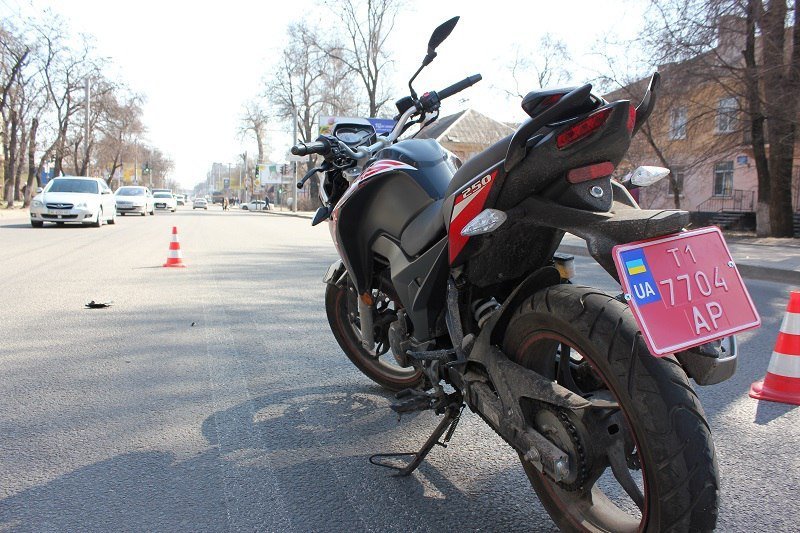 ДТП на Калиновой: мотоциклист сбил 90-летнего пенсионера 4