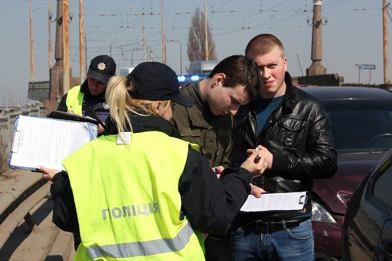 Из-за ДТП на Старом мосту образовалась пробка 7