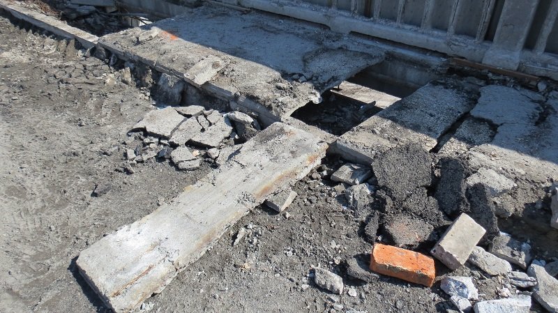 Опасность сорваться в реку: что сейчас происходит на Новом мосту 4