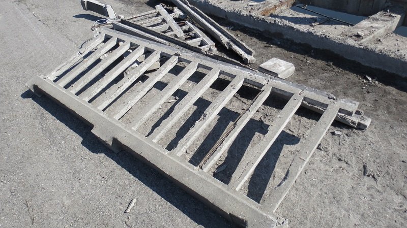 Опасность сорваться в реку: что сейчас происходит на Новом мосту 9