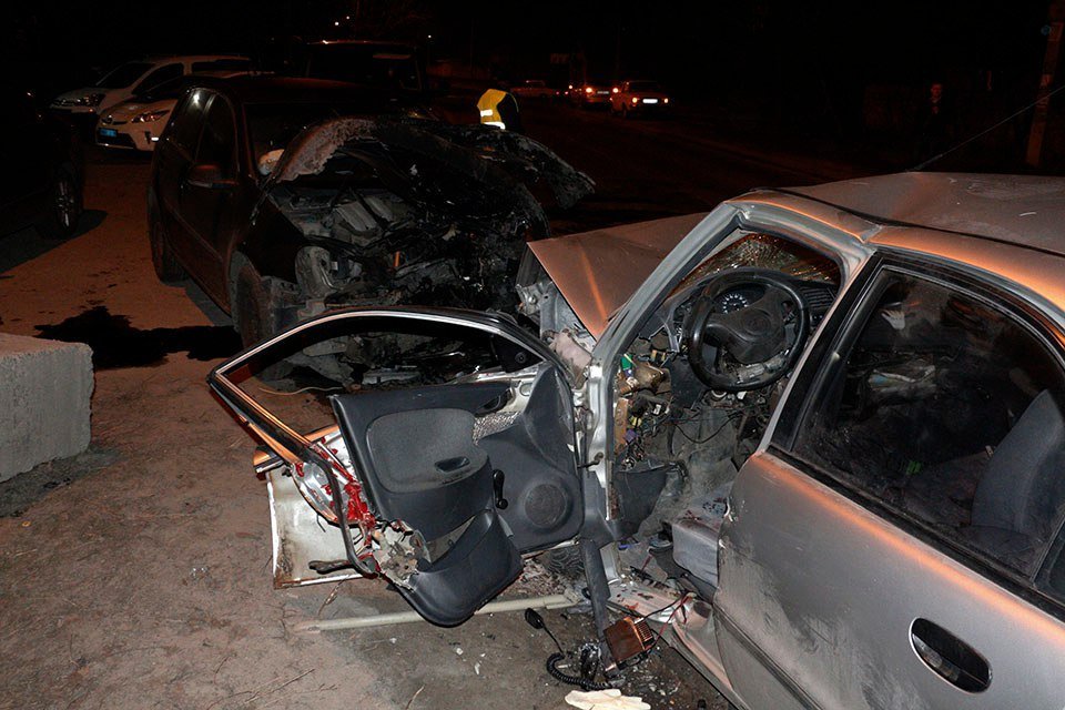 Cмертельное ДТП: в Днепре лоб в лоб столкнулись два автомобиля 3