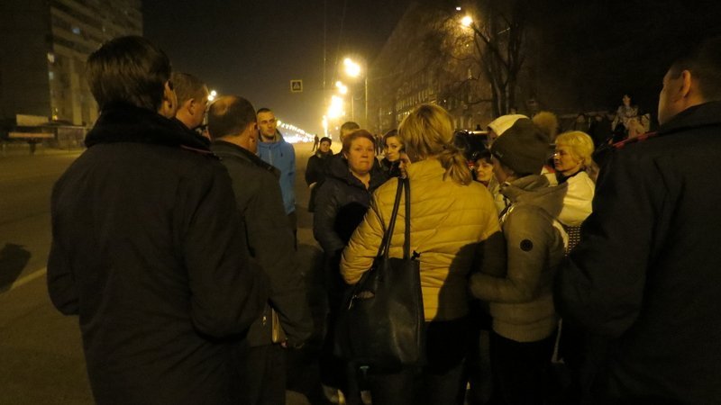 Митингующие третий день подряд перекрывают Слобожанский проспект 4