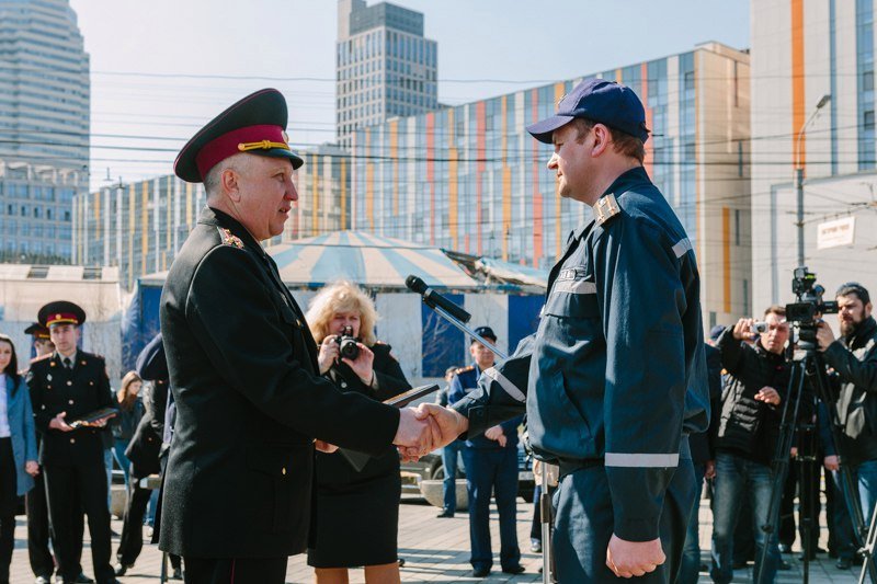 Спасателям Днепра передали уникальную пожарную технику 2