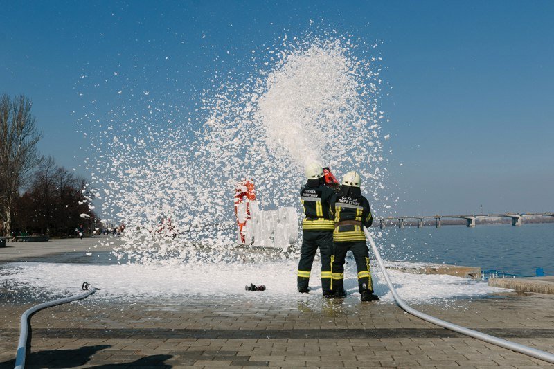Спасателям Днепра передали уникальную пожарную технику 7