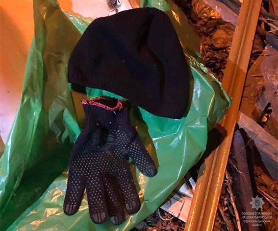 Засада полиции и попытка избавиться от вещдоков: подробности задержания известного грабителя 1