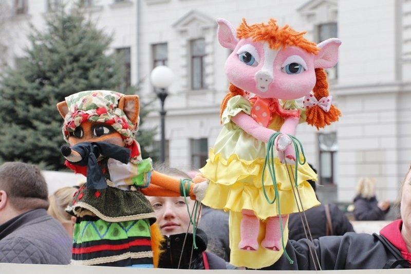 Смерть с косой, имперский марш и похоронный венок: что происходило возле облсовета 10