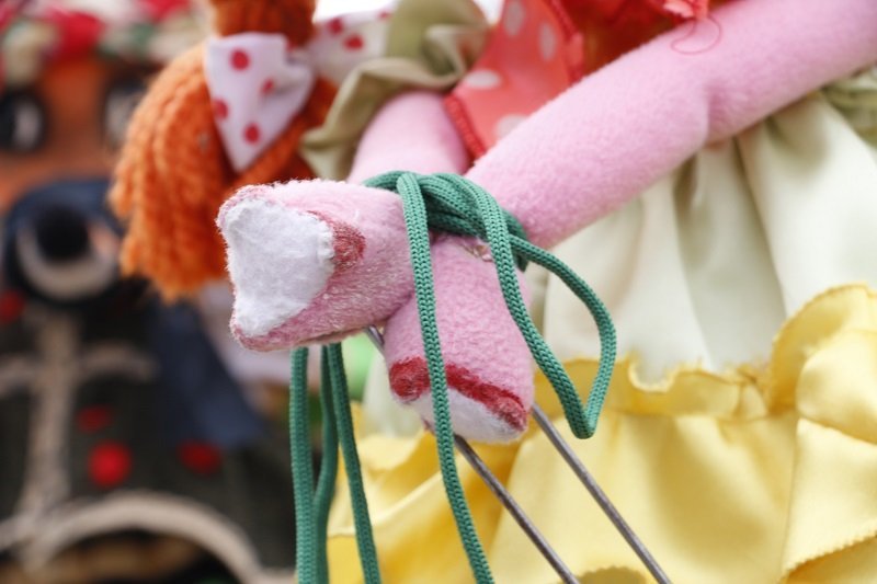 Смерть с косой, имперский марш и похоронный венок: что происходило возле облсовета 12