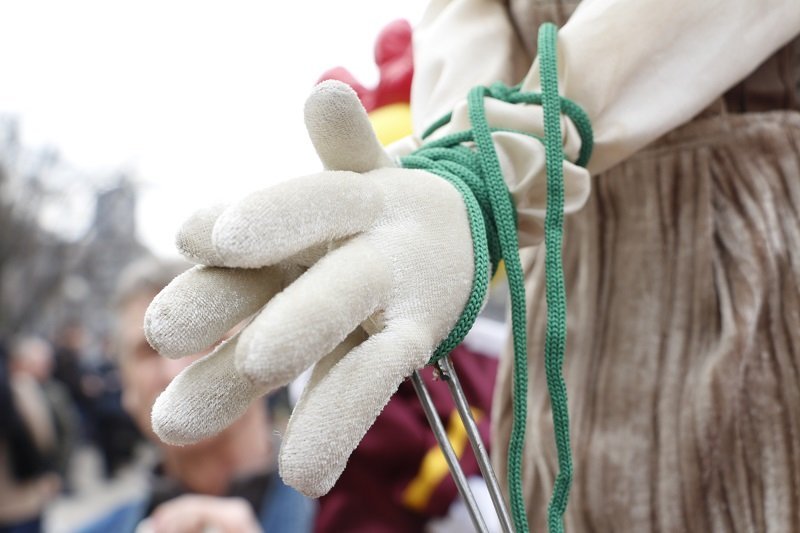 Смерть с косой, имперский марш и похоронный венок: что происходило возле облсовета 13