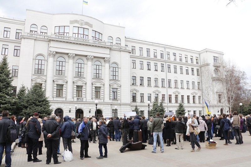 Смерть с косой, имперский марш и похоронный венок: что происходило возле облсовета 18