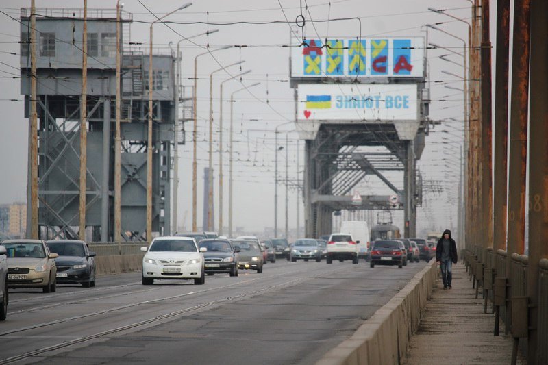 На Старом мосту появился плакат с таинственной надписью 3