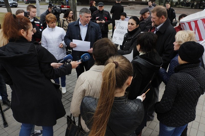 Жизнь на волоске: возле ОГА состоялся митинг диализных пациентов 9